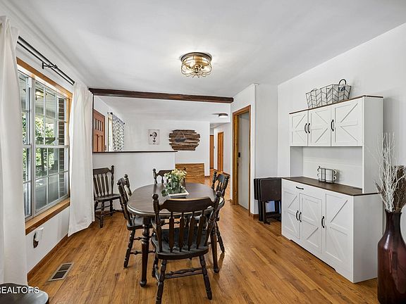 3rd image of 1813 Oak Grove Rd