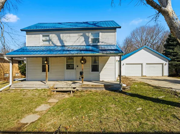 708 3rd St SE, Independence, IA 50644