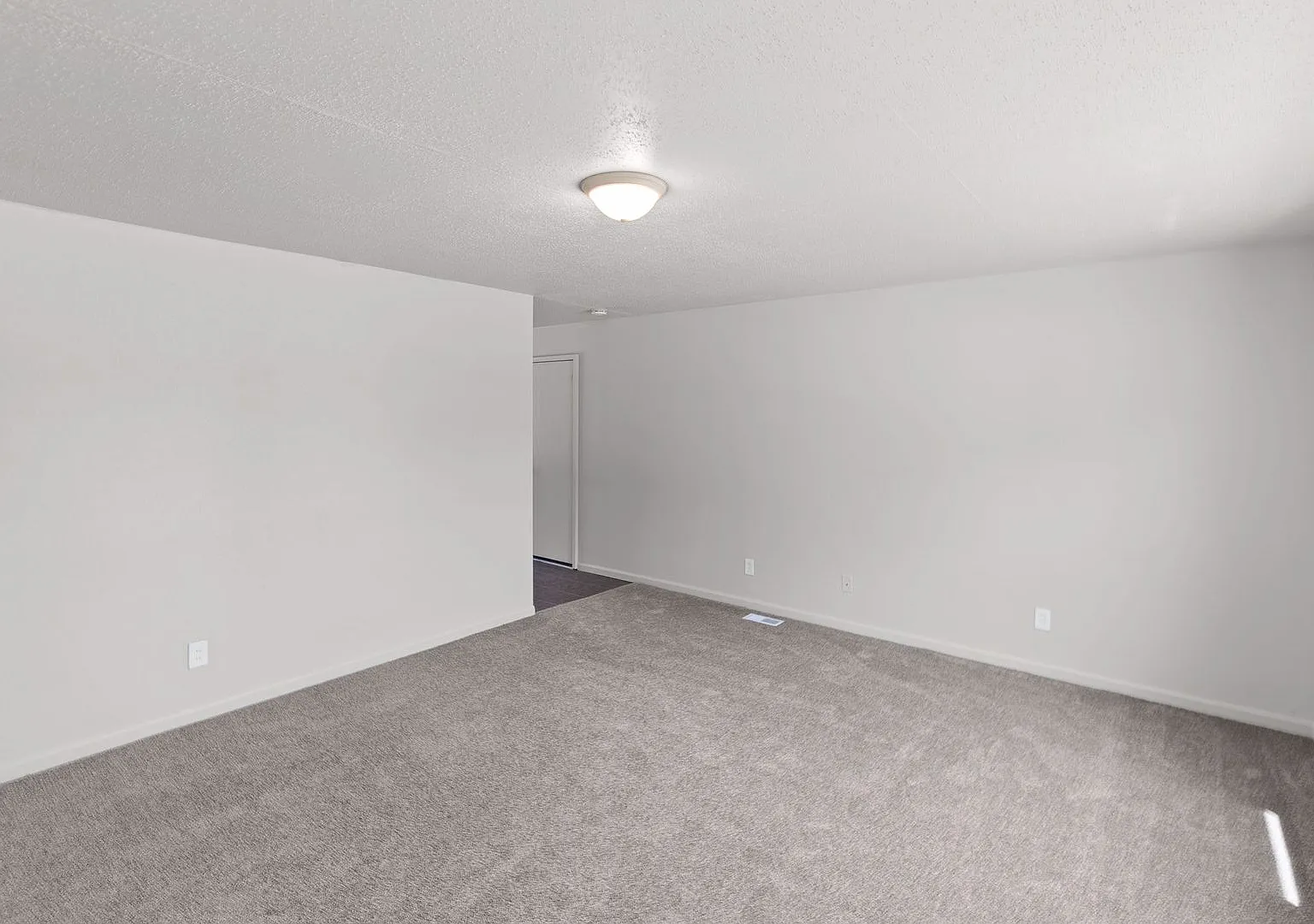 Newly Renovated 3 Bedroom home for Rent in Cahokia with garage — Photo 2