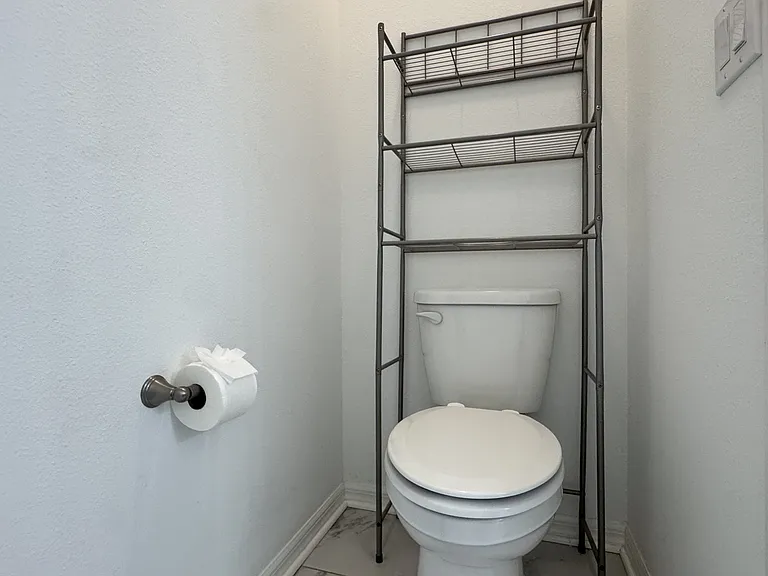 484 Old Windsor Way — Photo 32
