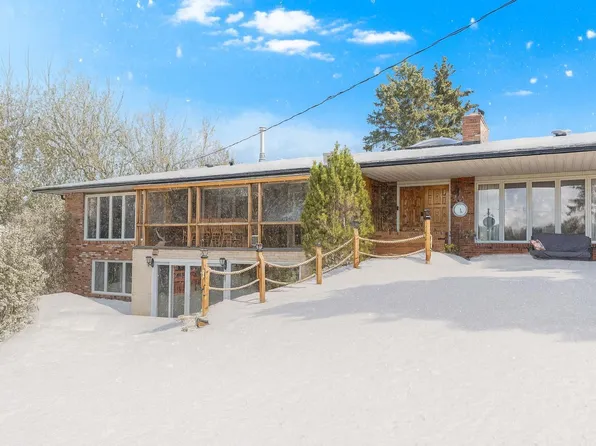 24157 Meadow Dr, Rocky View County, AB T3R 1A8