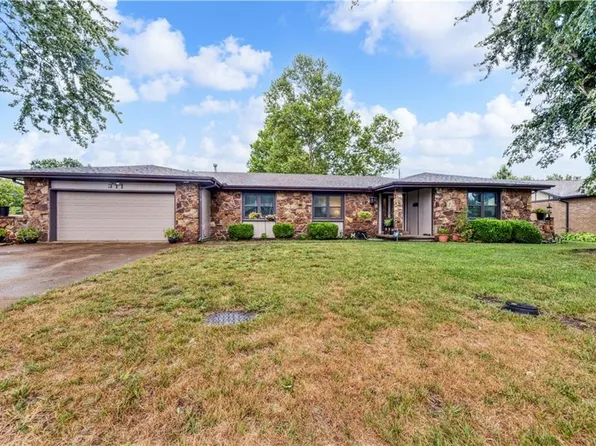 311 Center Pl, Parsons, KS 67357