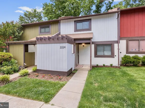 2224 Wheelwright Ct, Reston, VA 20191