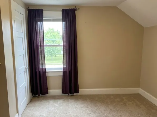 31-33 William St #1, Jewett City, CT 06351