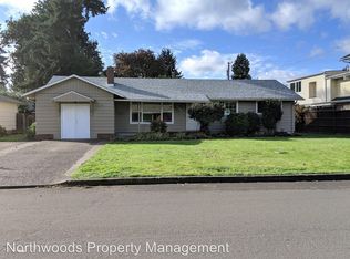 2568 Manor Dr, Springfield, OR 97477