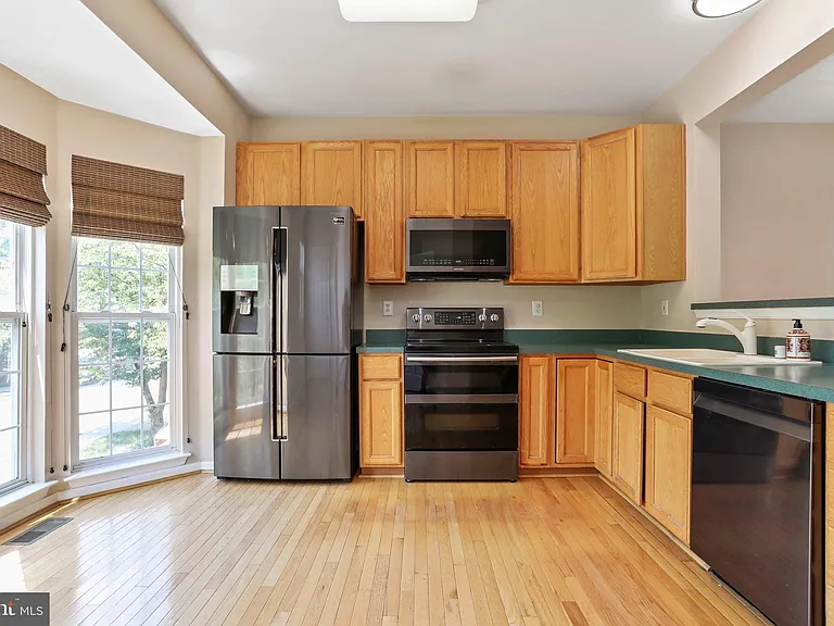 8818 Papillon Dr — Photo 24
