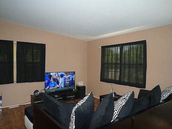4th image of 301 Cherrywood Ct #301