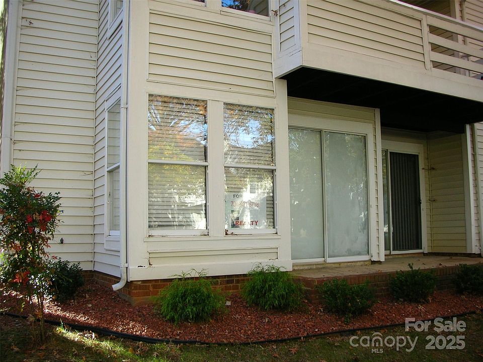 2nd image of 9603 Vinca Cir APT A