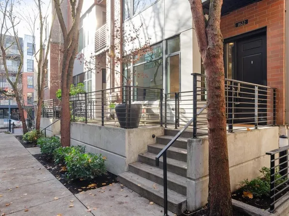 1622 NW Riverscape St, Portland, OR 97209