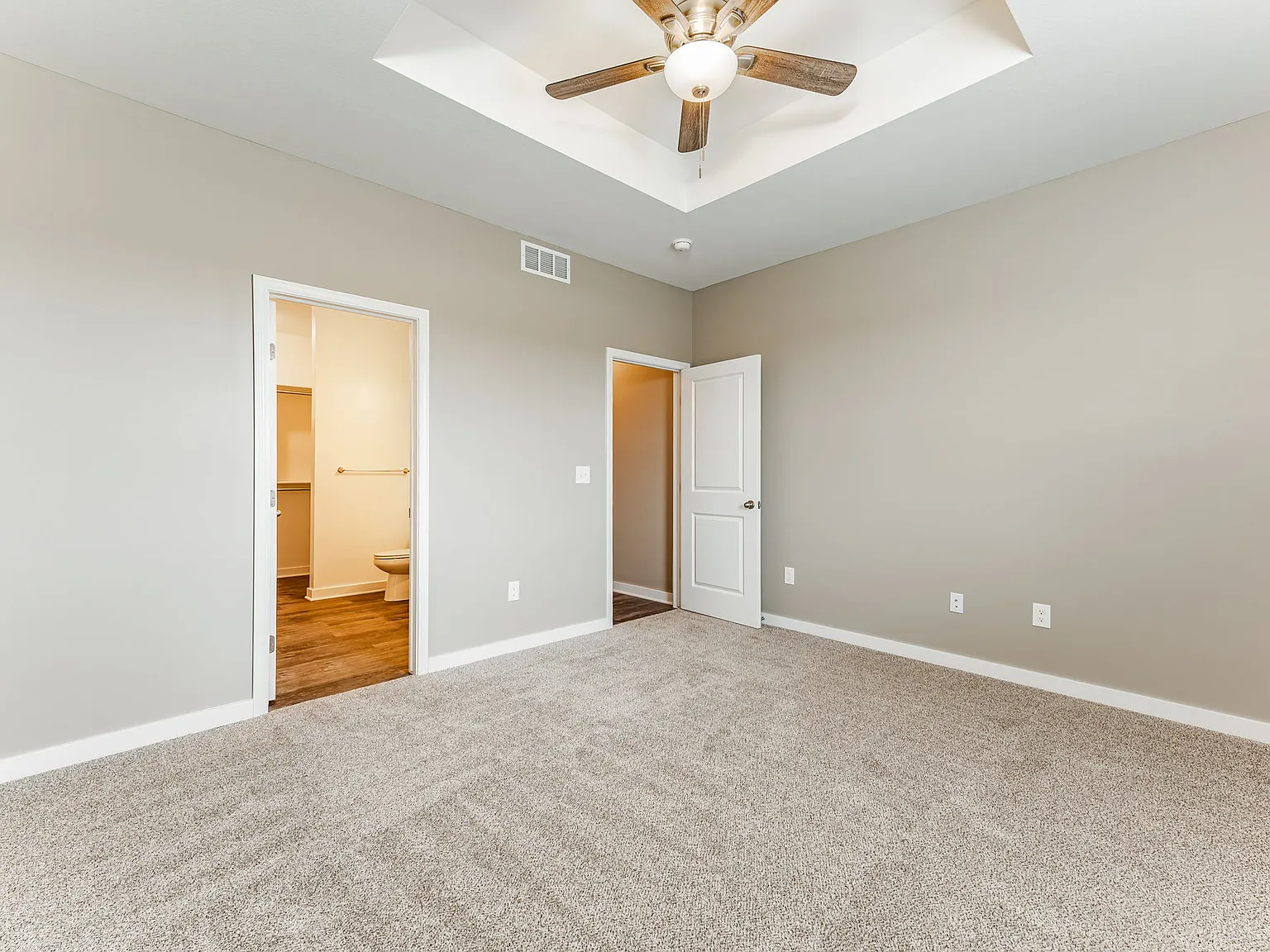 4 bed, 2150 sqft, $2,250 — Photo 4