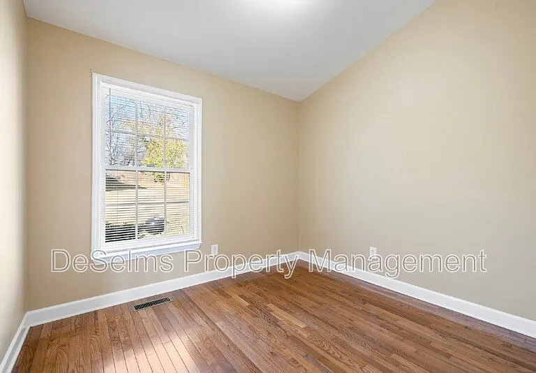 508 S 12th St — Photo 22