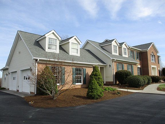 3rd image of 4635 Blue Heron Dr