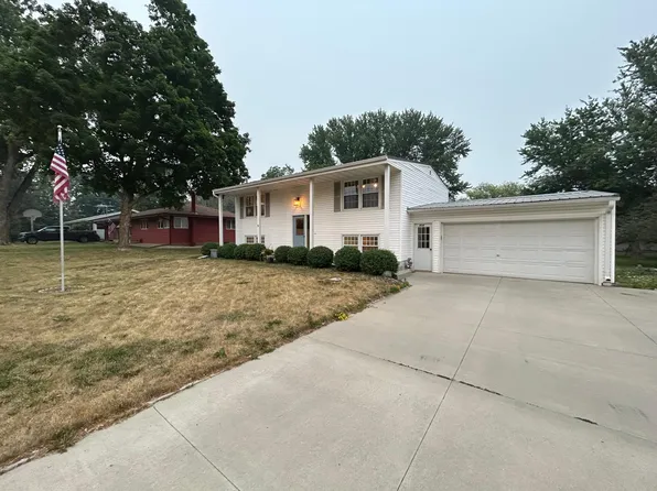 404 8th Ave NW, Kasson, MN 55944