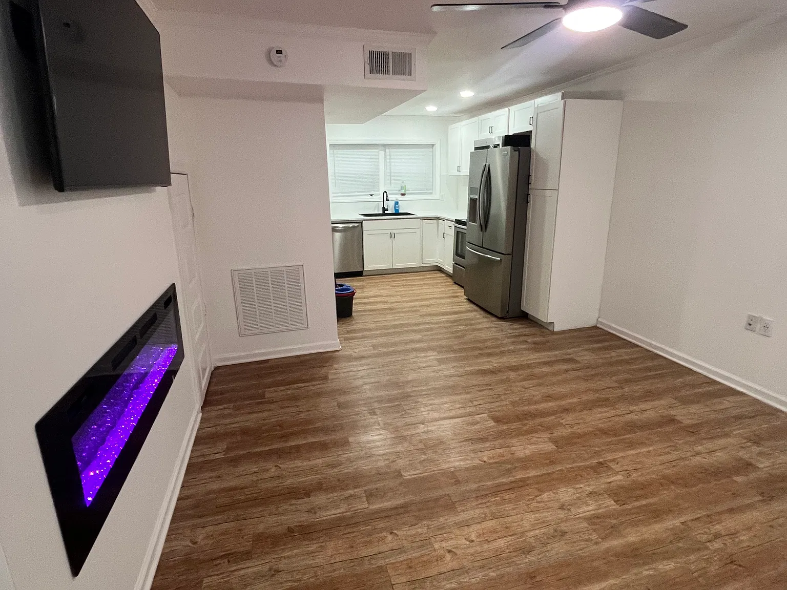 2 bed, 1.5 bath, 900 sqft, $1,300 — Photo 4