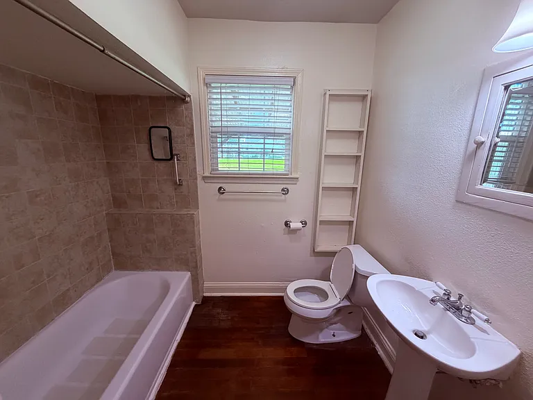 212 W Hunnicutt St #1 — Photo 6