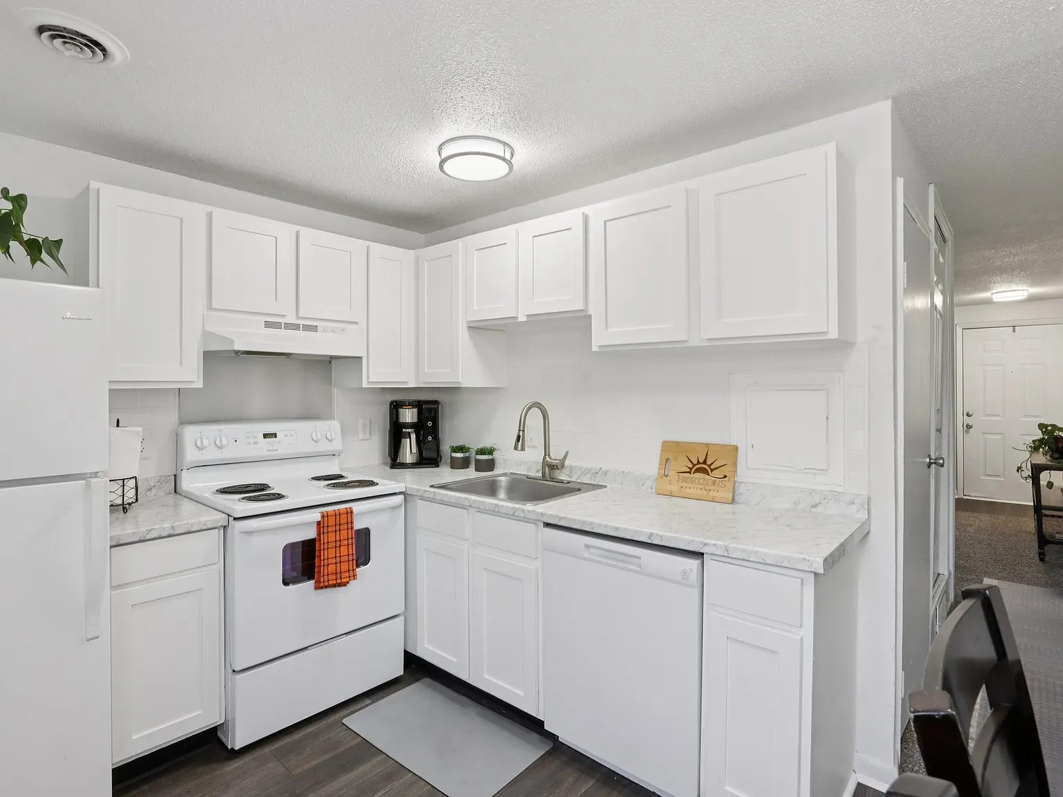 Horizons Apartments — Photo 2