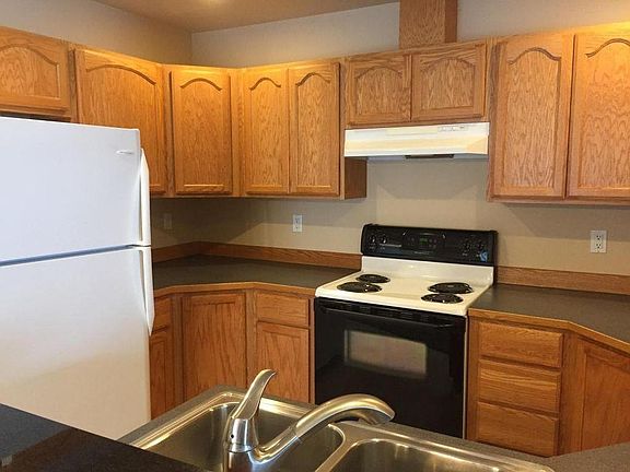 5th image of 927 N Goldenrod Ct