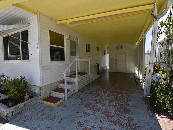 3rd image of 121 Redwood Ln