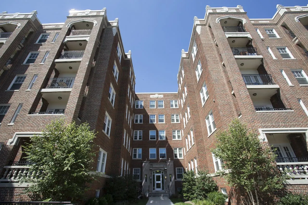 Dahlgreen Court Apartments — Photo 3