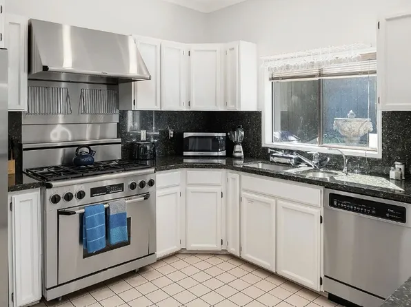 1208 23rd Ave E, Seattle, WA 98112