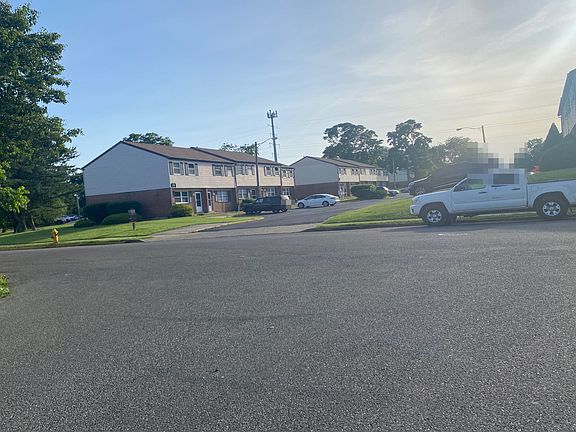 4th image of 975 Ramblewood Ln