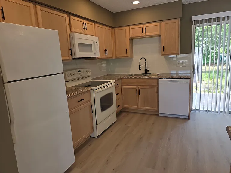 3273 S Alabama Ave — Photo 3