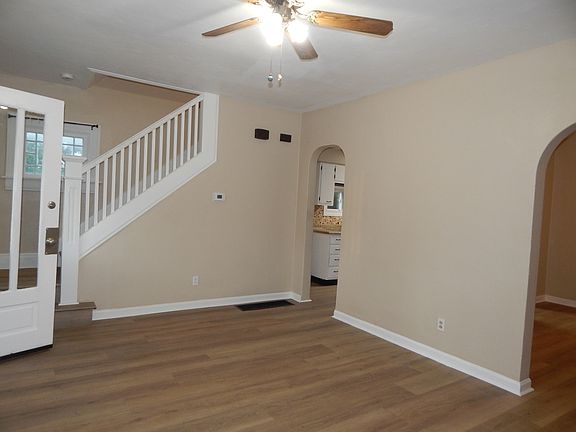 3rd image of 806 Carlisle Ave