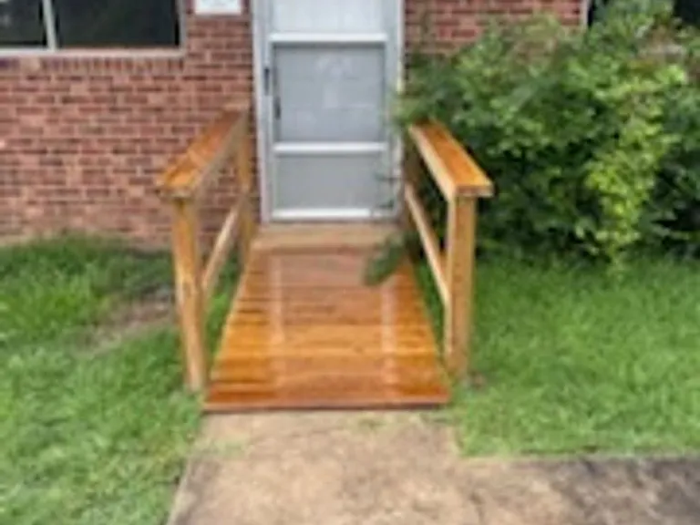 504 Lake Dr — Photo 1