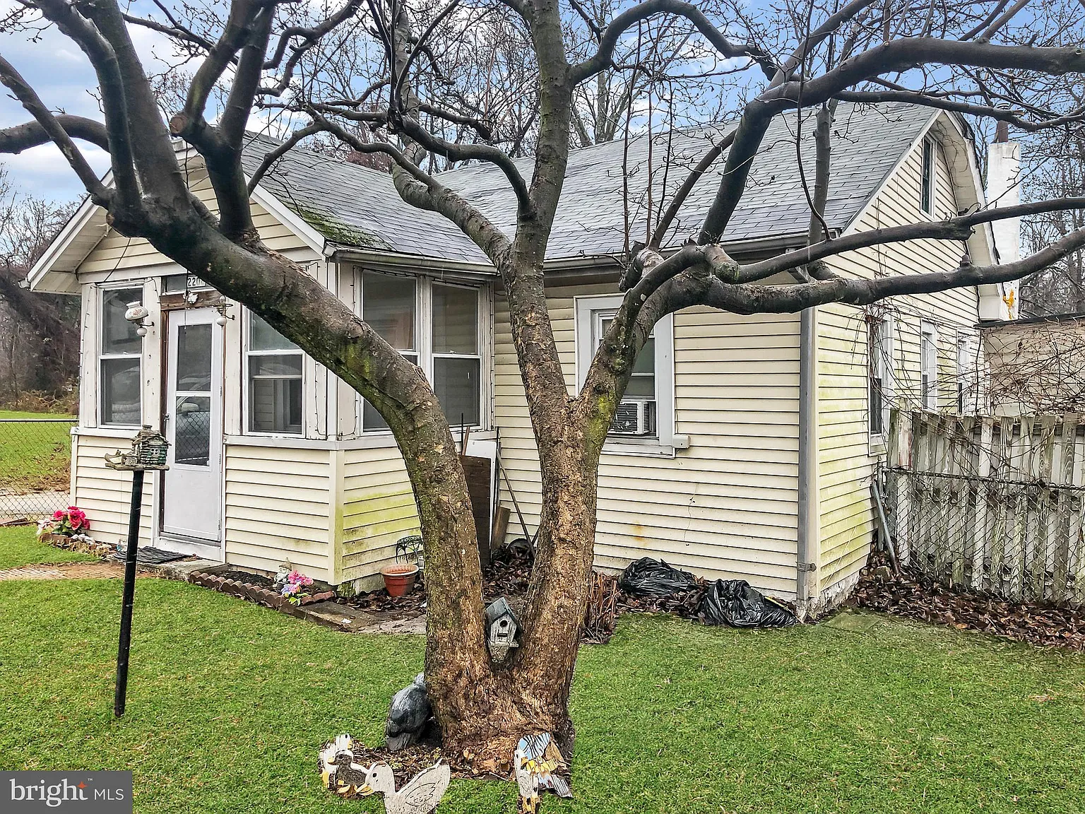 2208 Willoughby Beach Rd photo 1