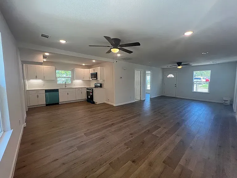 2816 Sayle St — Photo 10