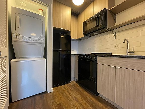4th image of 5728 N Winthrop Ave #510