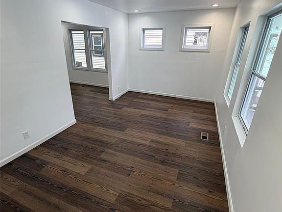 3rd image of 13997 Cloverlawn St