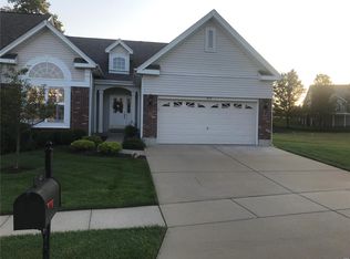 672 Bluffs View Ct, Eureka, MO 63025