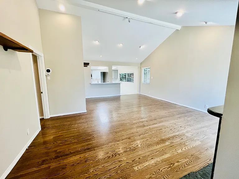 729 Orange Dr — Photo 4