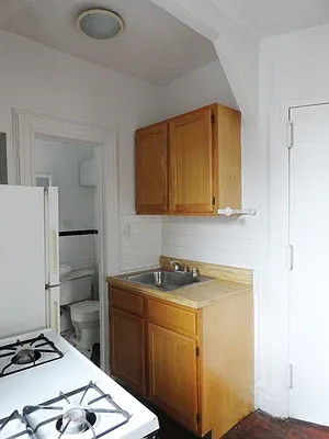 Rented by Perry Associates NYC Inc | media 30