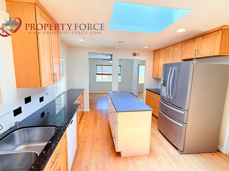 1623 Howard Ave — Photo 21