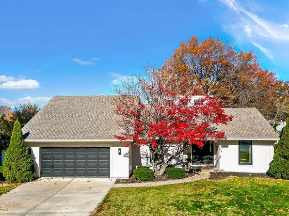 242 NW Foxtail Cir, Lees Summit, MO 64064