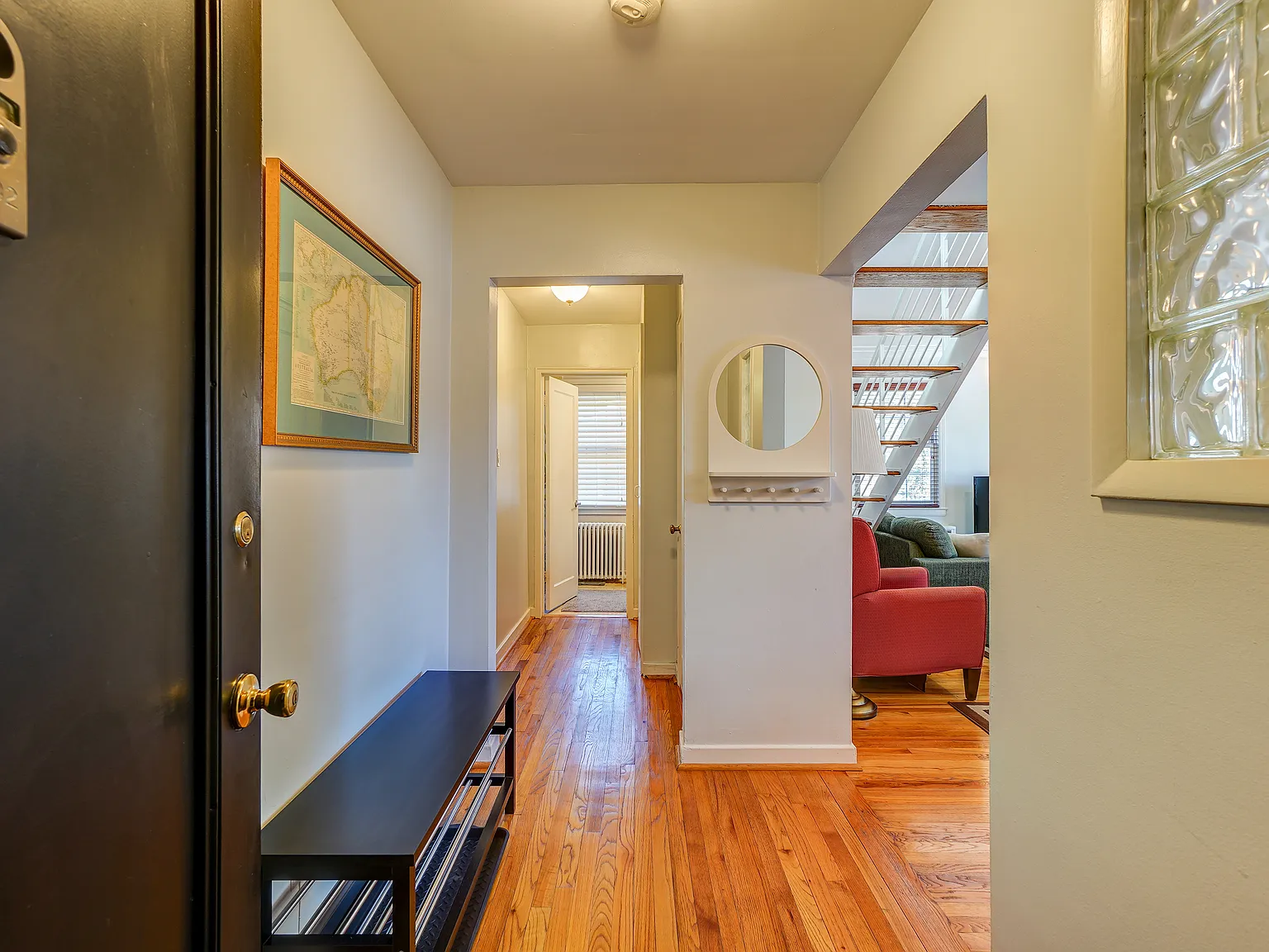 2 bed, 1100 sqft, $2,400 — Photo 2