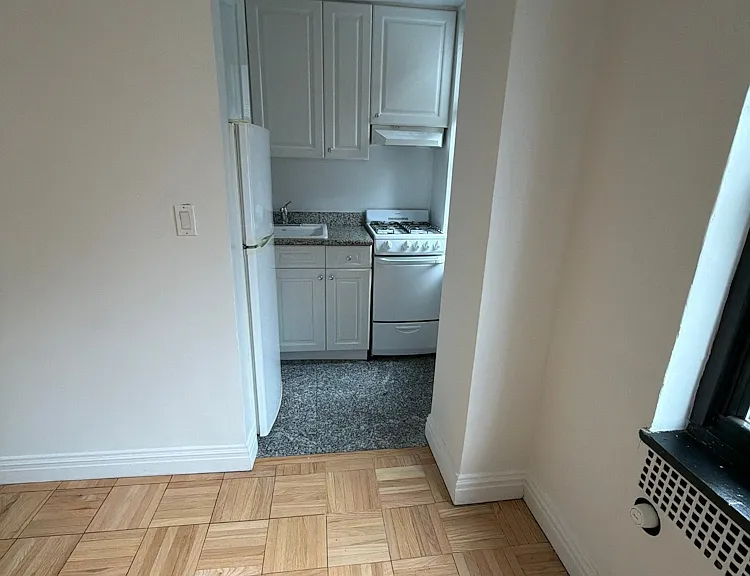 108 E 38th St #803 — Photo 7
