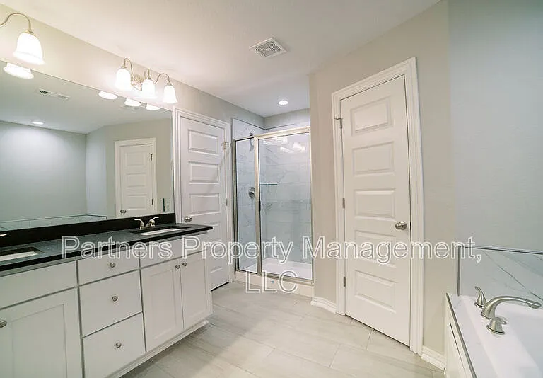 372 Canada Dr — Photo 10