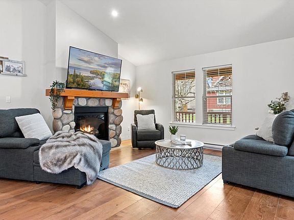 3rd image of 1862 Blackberry Ln