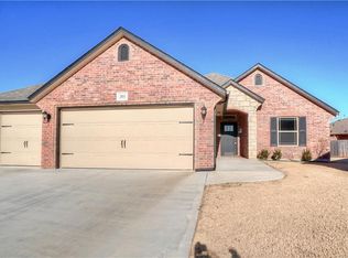 301 Golden Leaf Ct, Moore, OK 73160