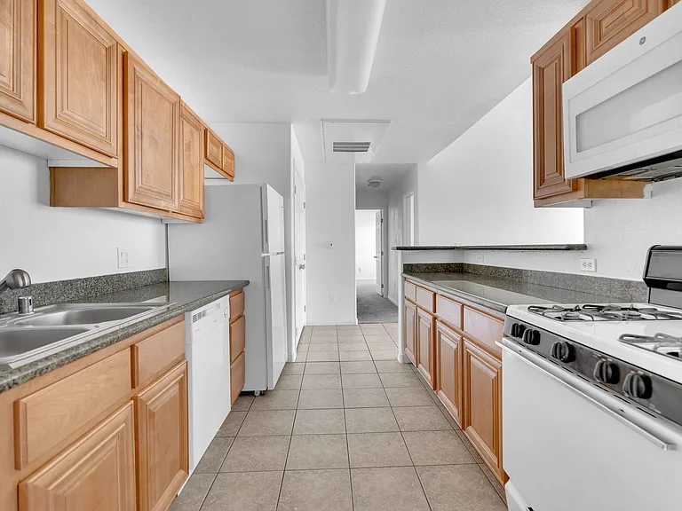 9925 W Russell Rd — Photo 48