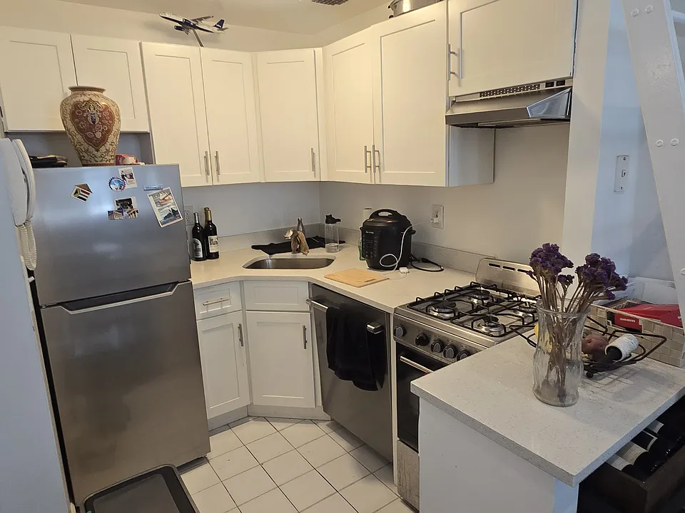 109 W 75th St #2A