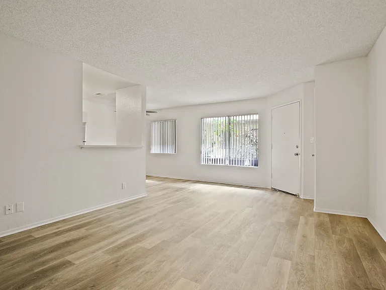 11325 Morrison St — Photo 95
