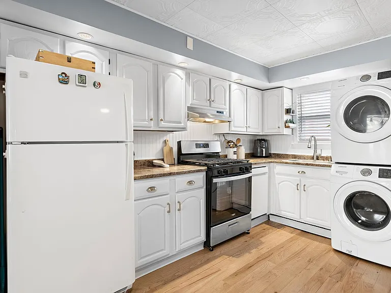 210 Adams St #3 — Photo 8