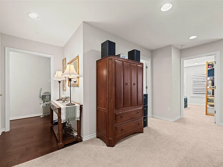 1201 Highknoll Ln — Photo 11