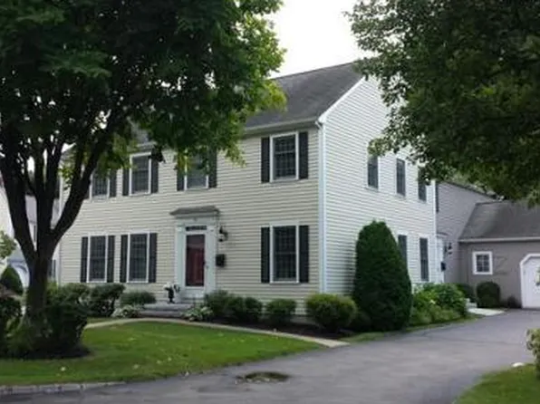 9 Prentiss Pl, Medfield, MA 02052