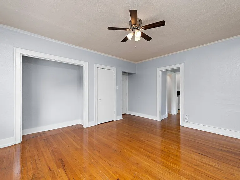 901 E Linwood Blvd — Photo 9