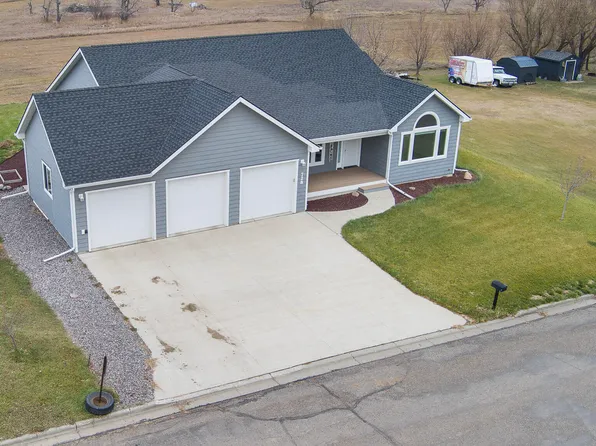 728 3rd St NW, Beulah, ND 58523